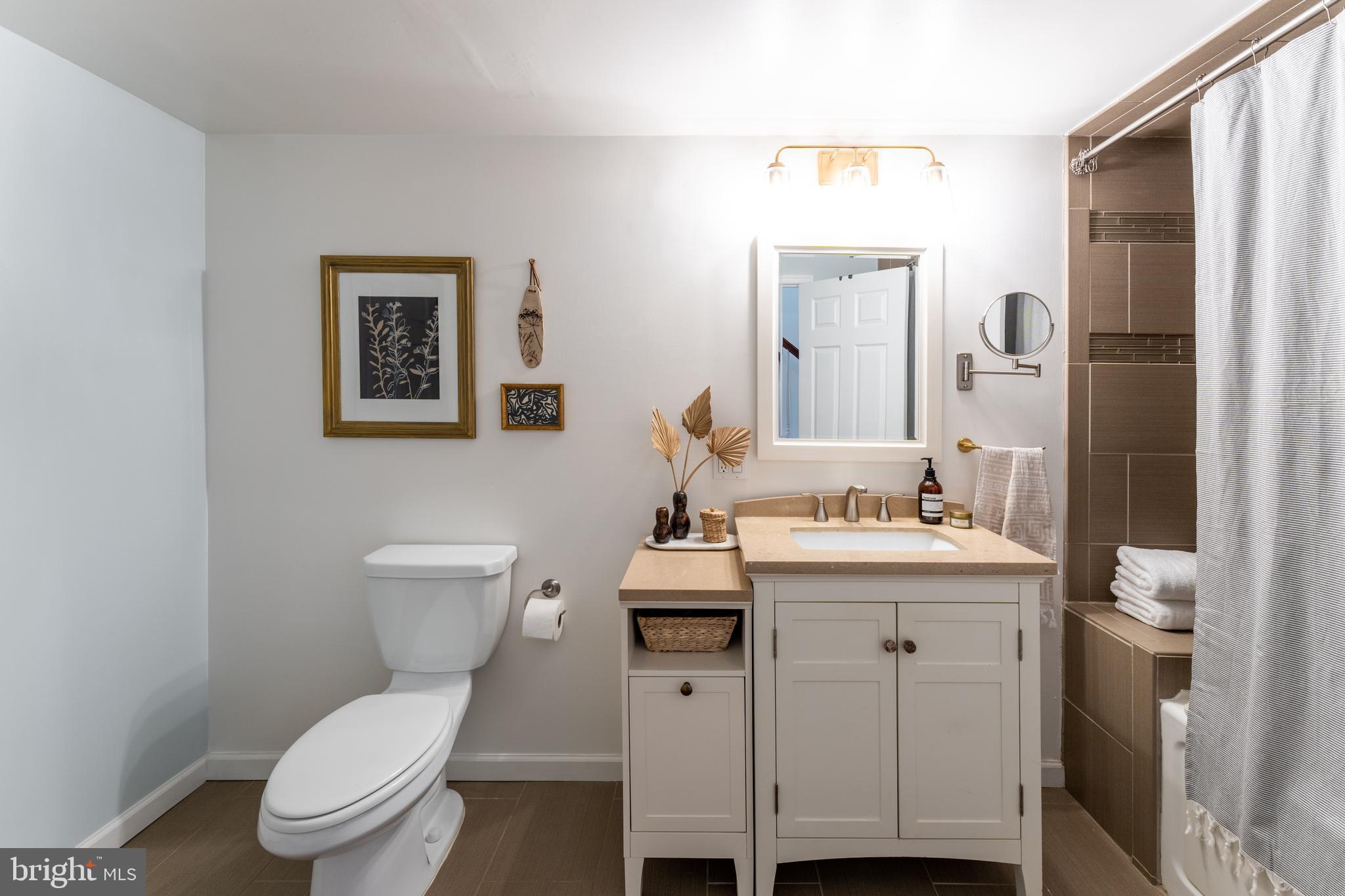 EAST KENSINGTON - Residential