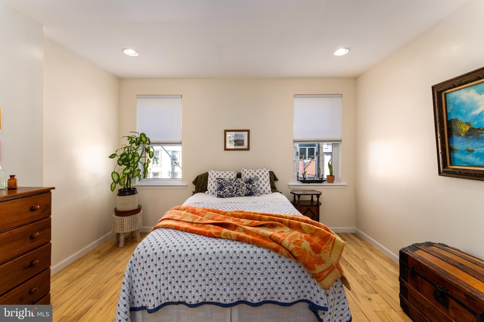 EAST KENSINGTON - Residential