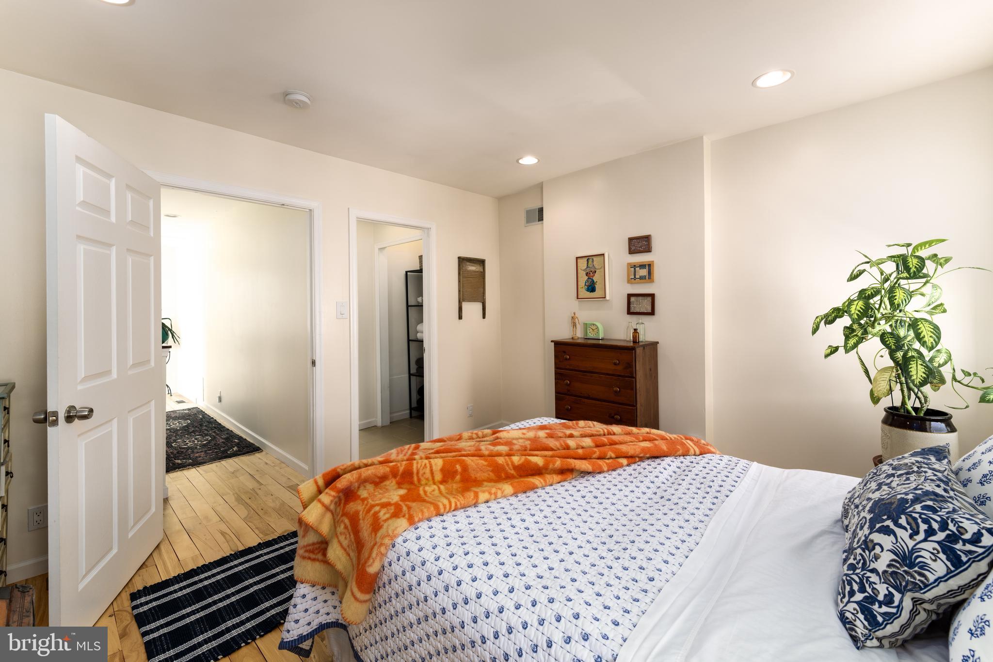 EAST KENSINGTON - Residential