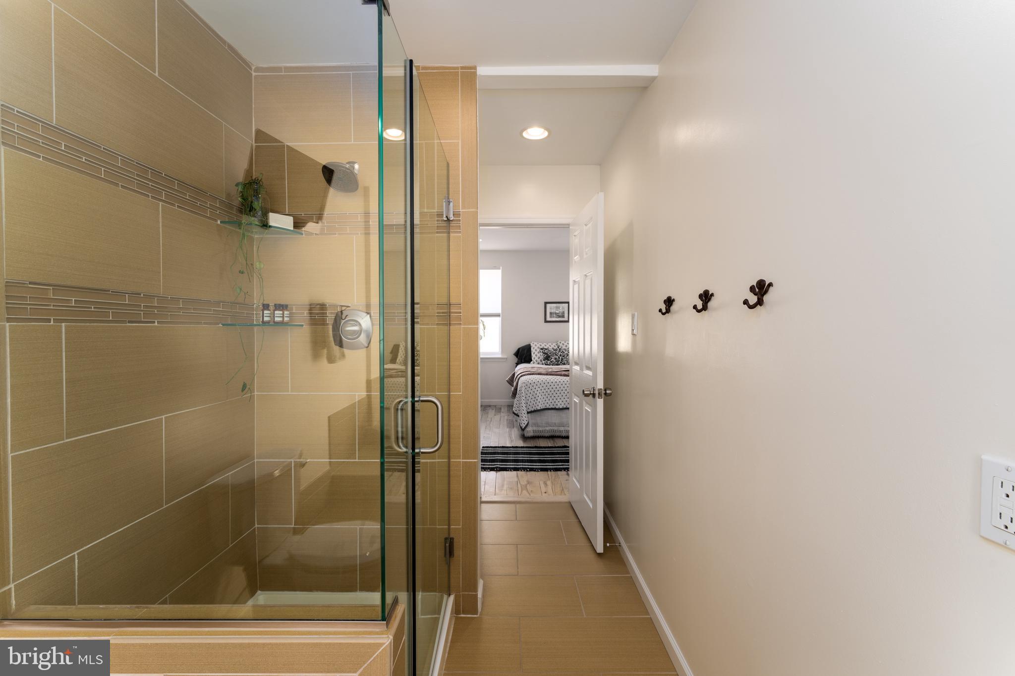 EAST KENSINGTON - Residential