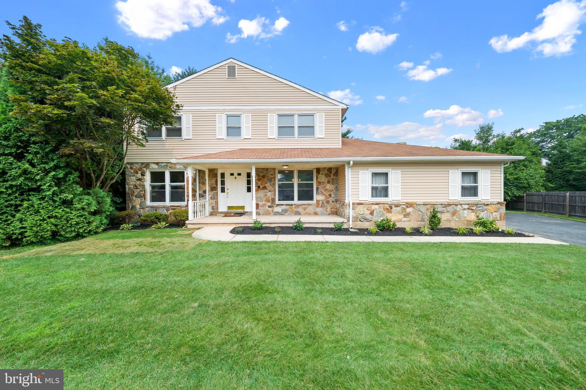 21 BROOKLET DRIVE
