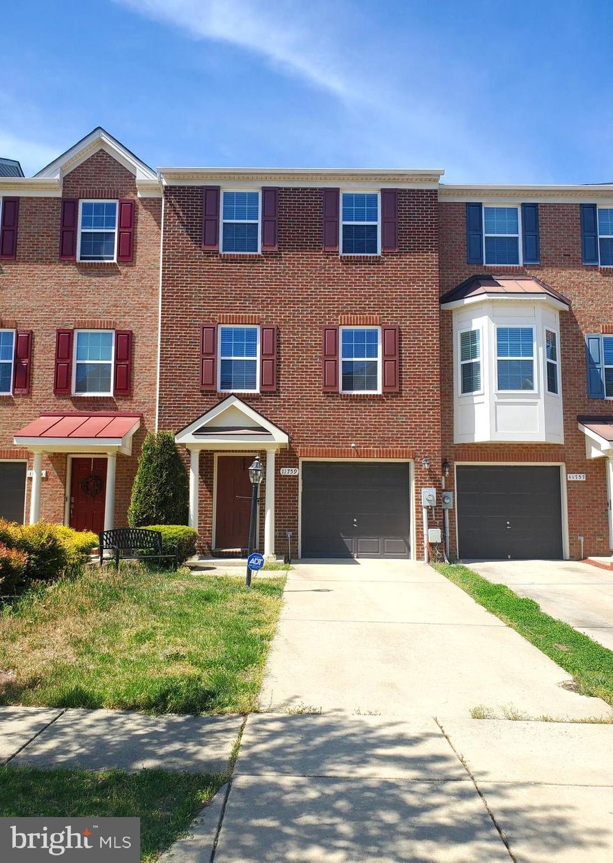 Beautiful 3 level townhome in excellent condition!!! 
Elegant townhome with beautiful floors and all 3 bathrooms recently renovated. Ample kitchen with stainless steel appliances.  Washer and dryer replaced only 4 months ago.  Spacious master bedroom full of light with walking closet and beautiful and modern full bathroom. Lower level family room perfect for entertainment or movie room.  Hurry, this one won't last!