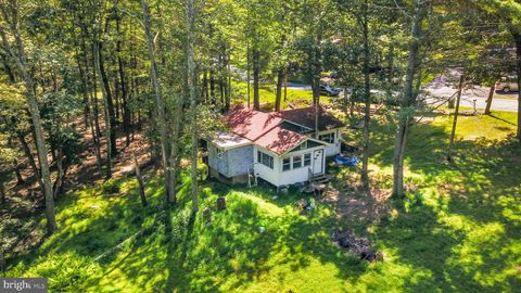 204 SHINY MOUNTAIN ROAD GREENTOWN PA 18426