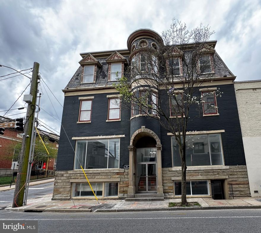 Multiple office suites available for rent starting from only $550 a month! Prime location within walking distance to the new baseball park, just steps from the courthouse, dining, shopping, and more. Enjoy spacious workspaces in the heart of the city ideal for growing businesses and great opportunities!