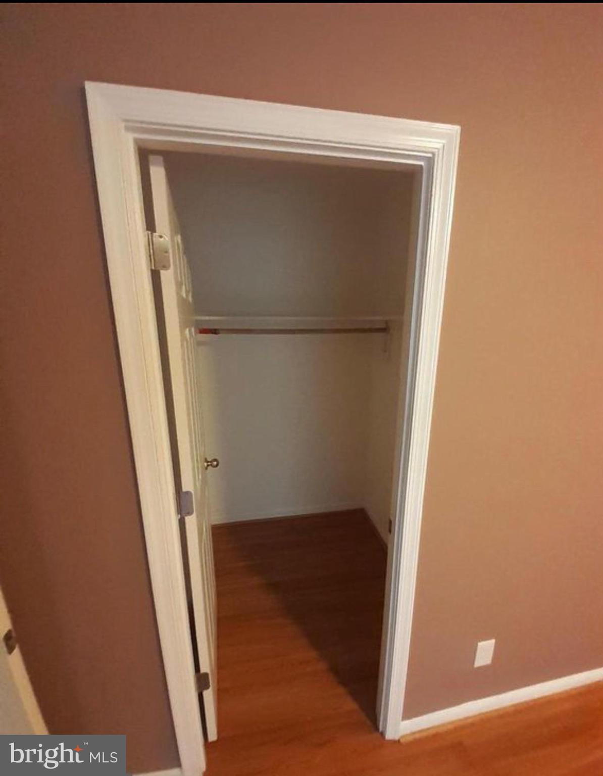 GLEN ORA - Residential Lease