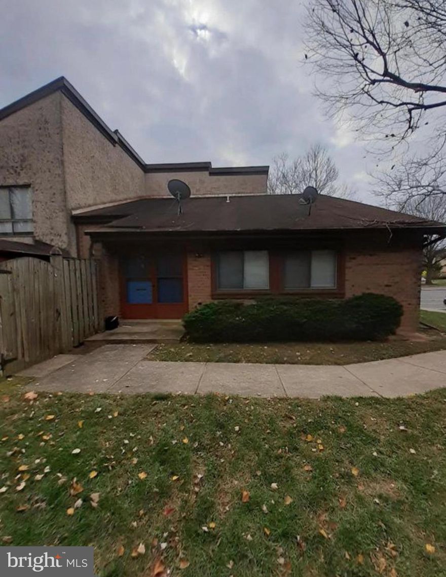 Beautiful 3-bedroom, 2 bathroom newly painted town home on a corner lot in quiet, well-kept community. Laundry in unit. Stainless appliances. Convenient to recreation, schools, shopping, restaurants, etc. All applicants 18 and over subject to credit and background check.