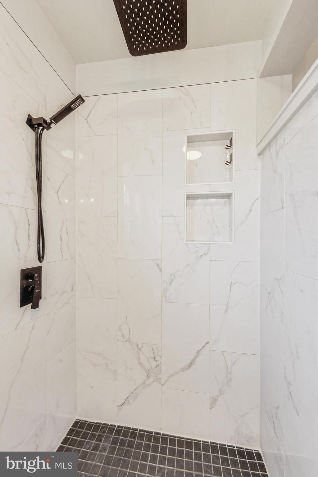 HORSE SHOE ROAD - Residential