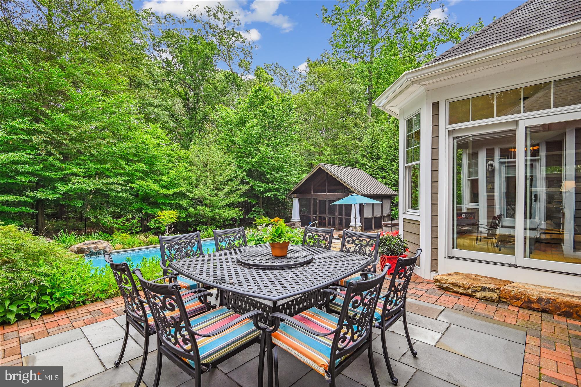 MISTY MANOR - Residential