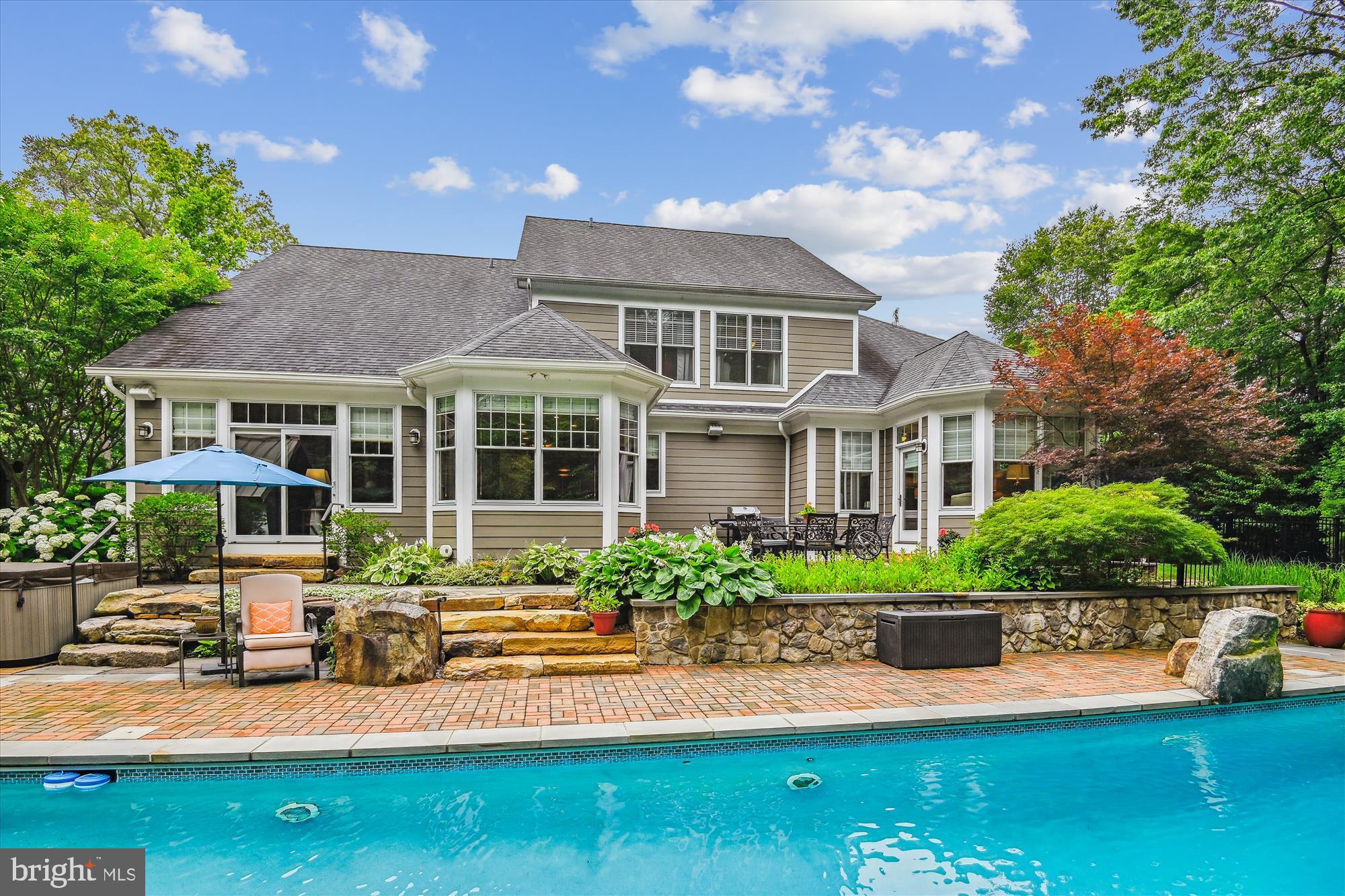 MISTY MANOR - Residential