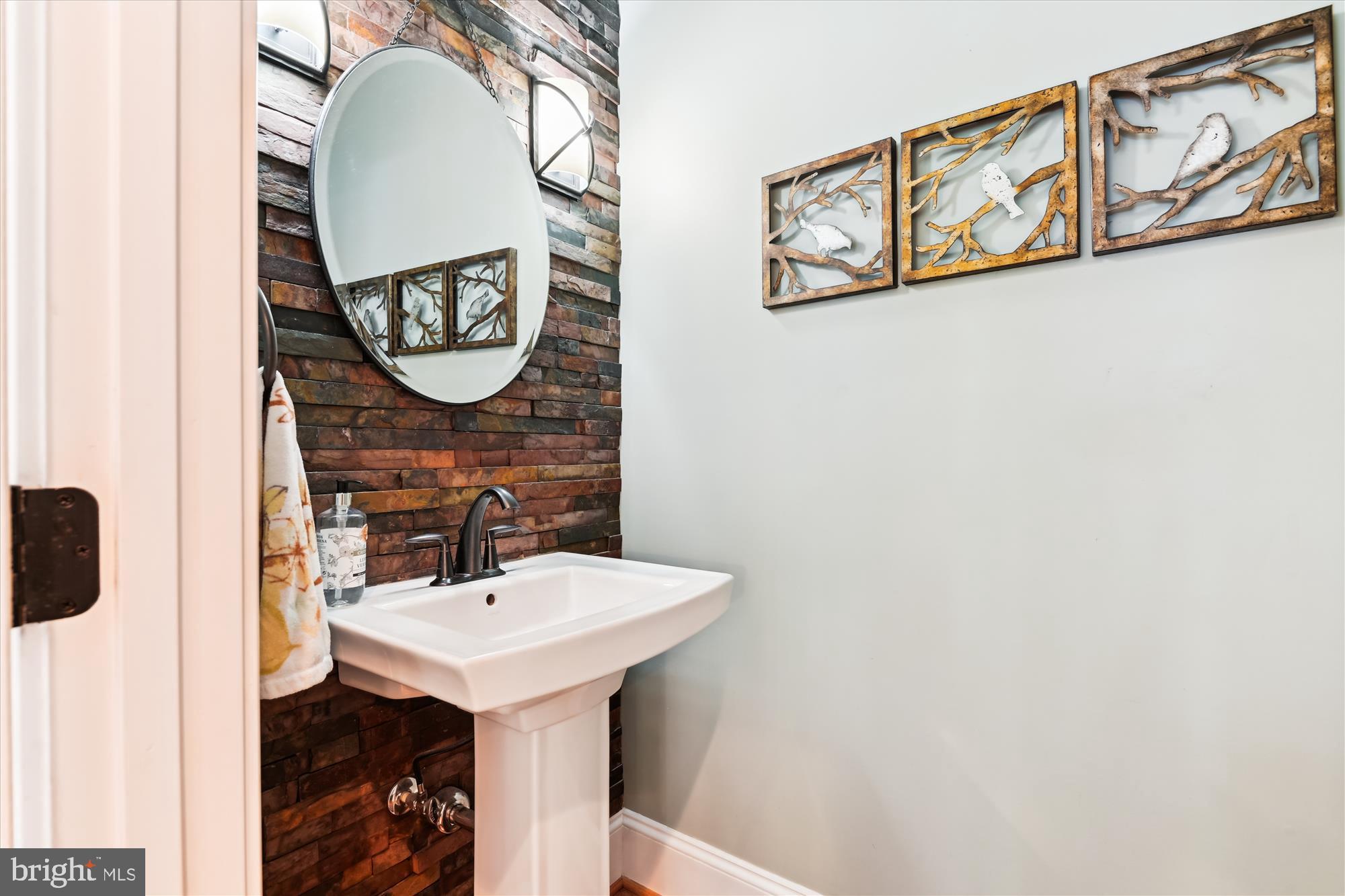 MISTY MANOR - Residential