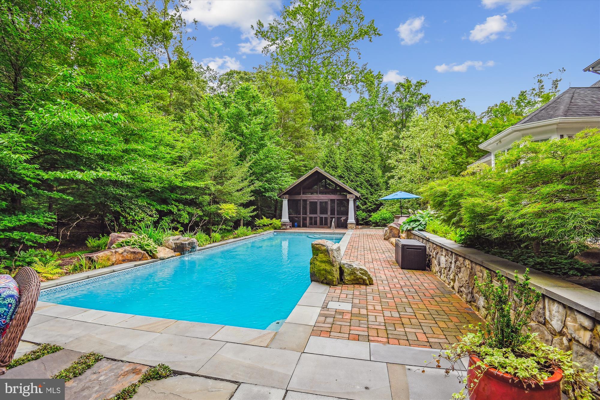 MISTY MANOR - Residential