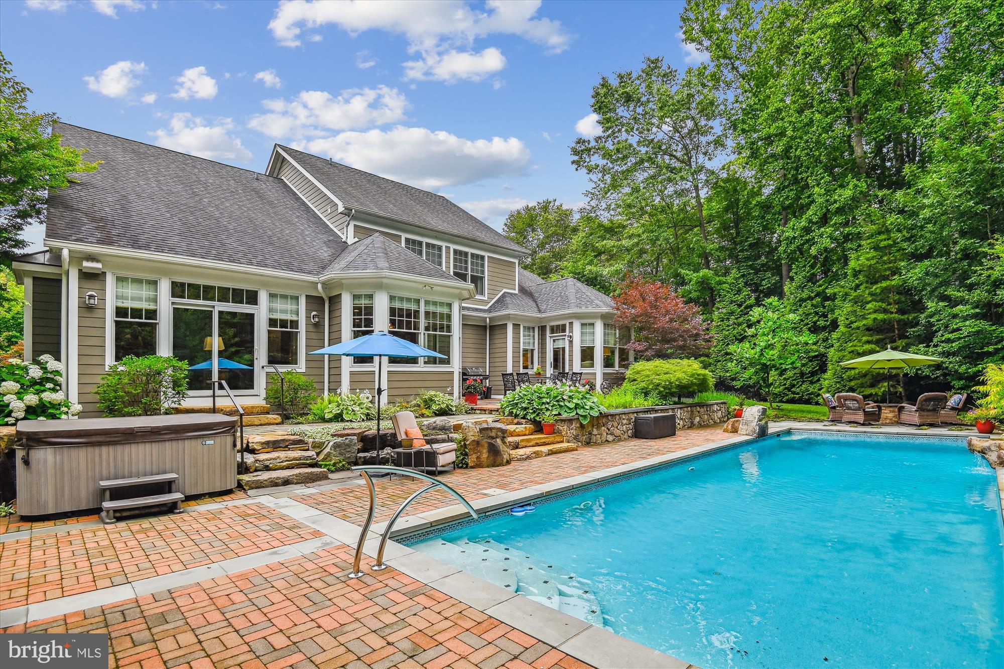 MISTY MANOR - Residential