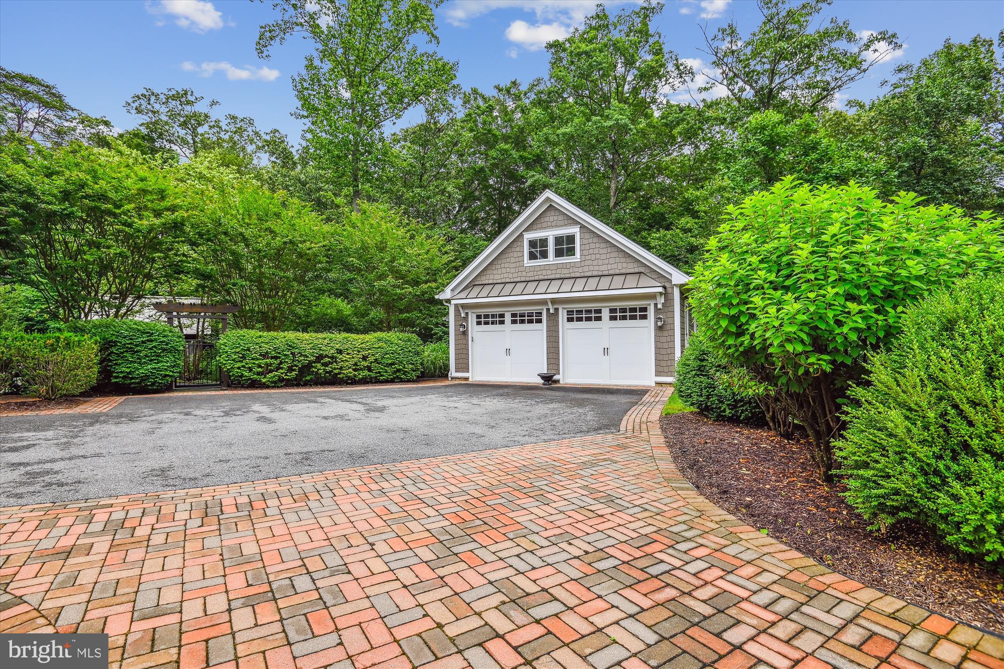 MISTY MANOR - Residential