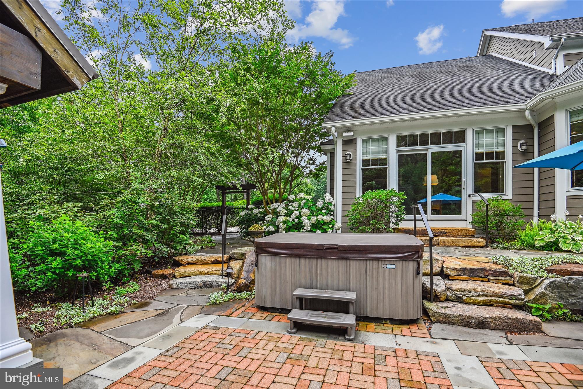 MISTY MANOR - Residential