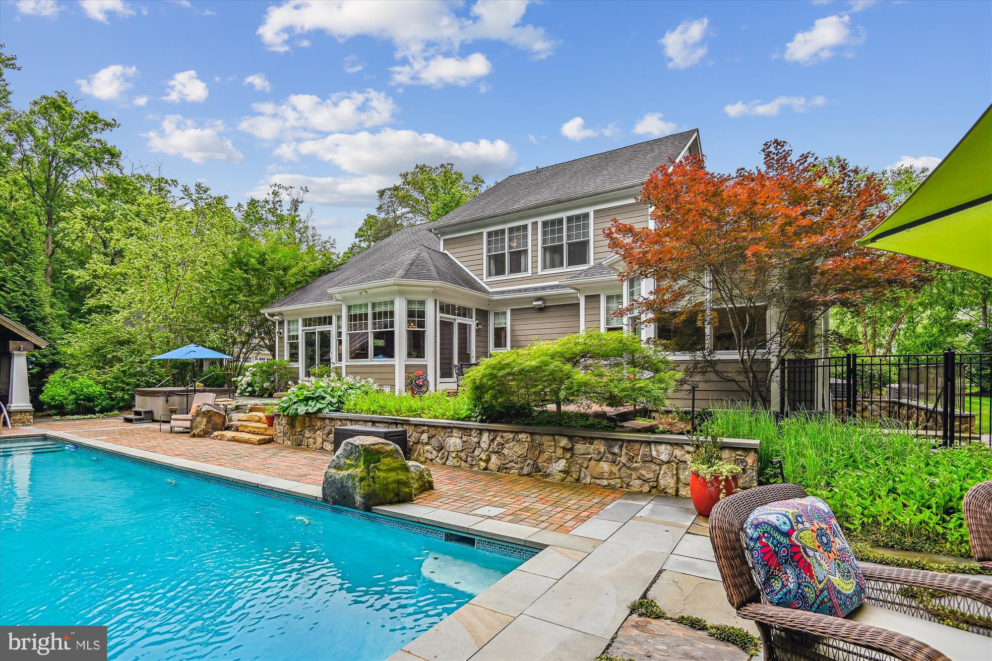 MISTY MANOR - Residential