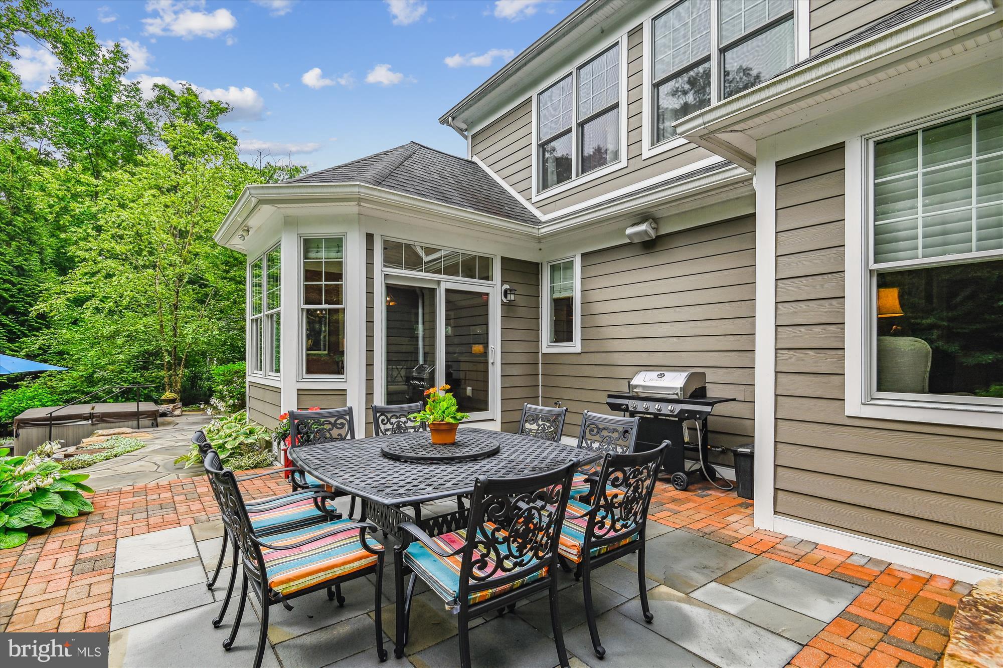 MISTY MANOR - Residential