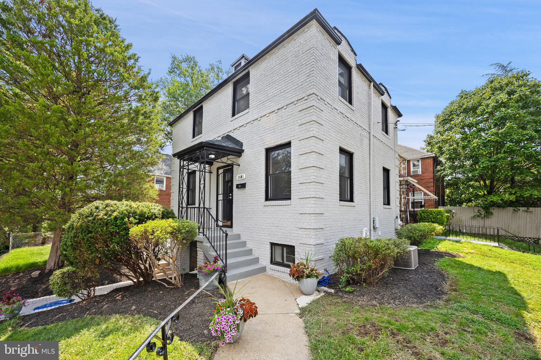 1601 HAMLIN STREET NE