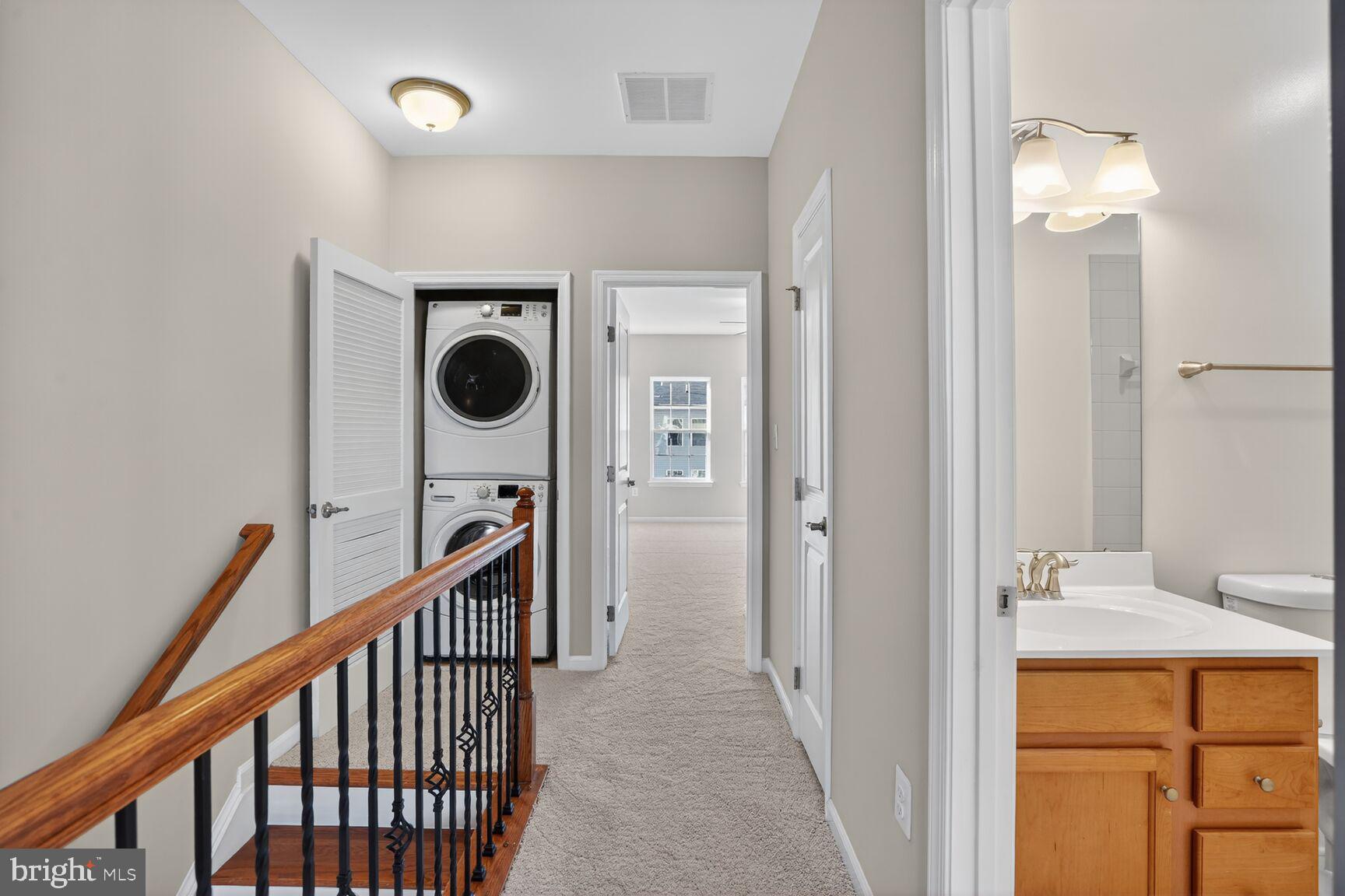 FEATHERSTONE STATION - Residential