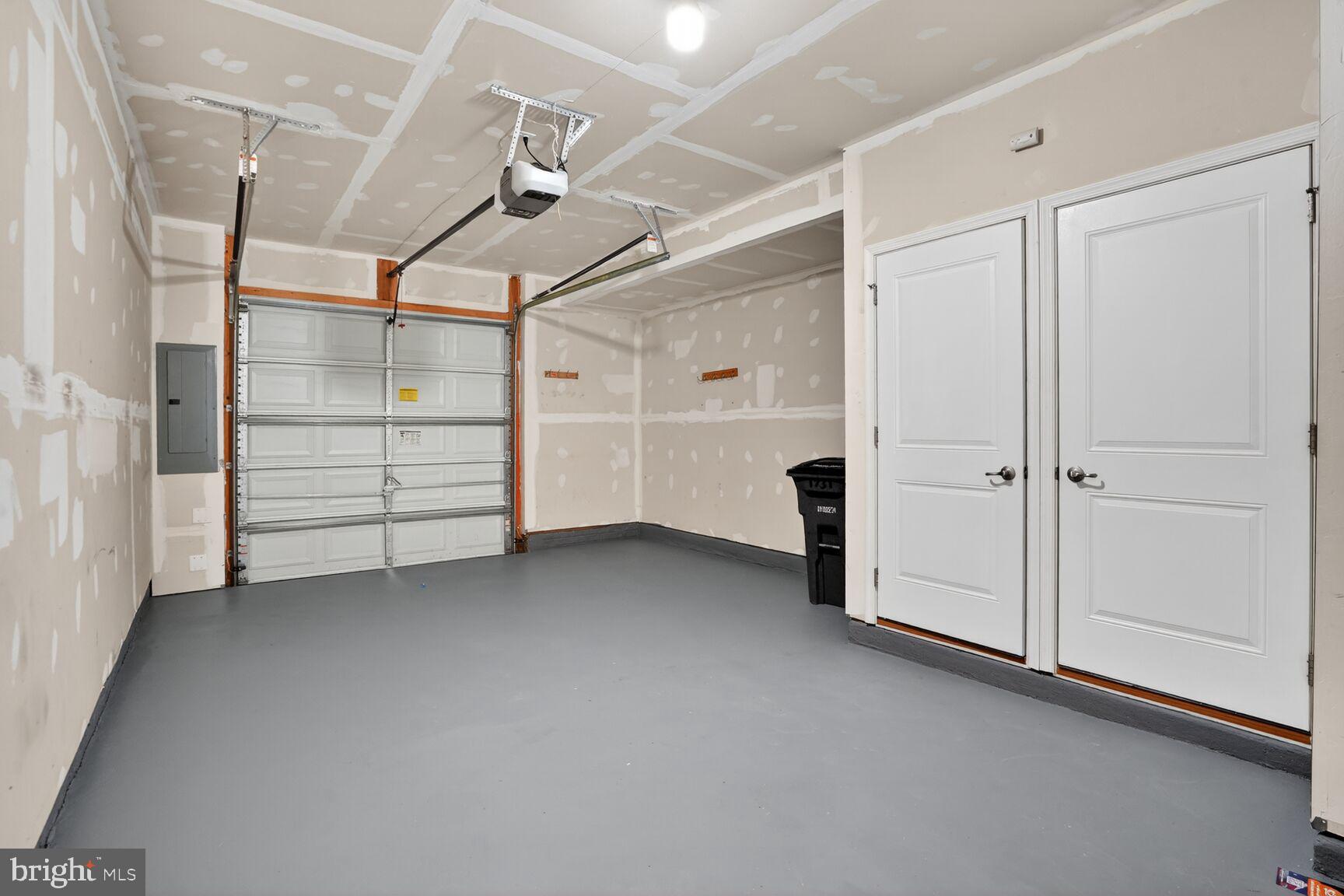 FEATHERSTONE STATION - Residential