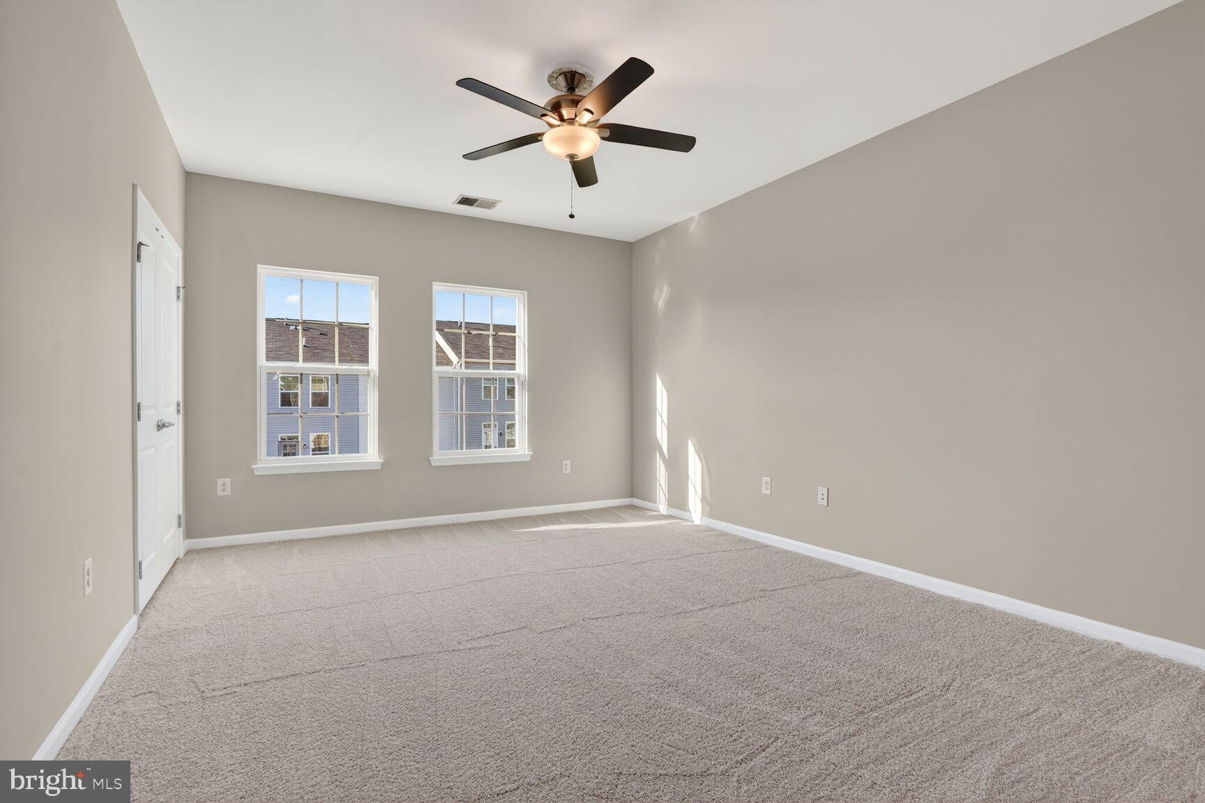 FEATHERSTONE STATION - Residential