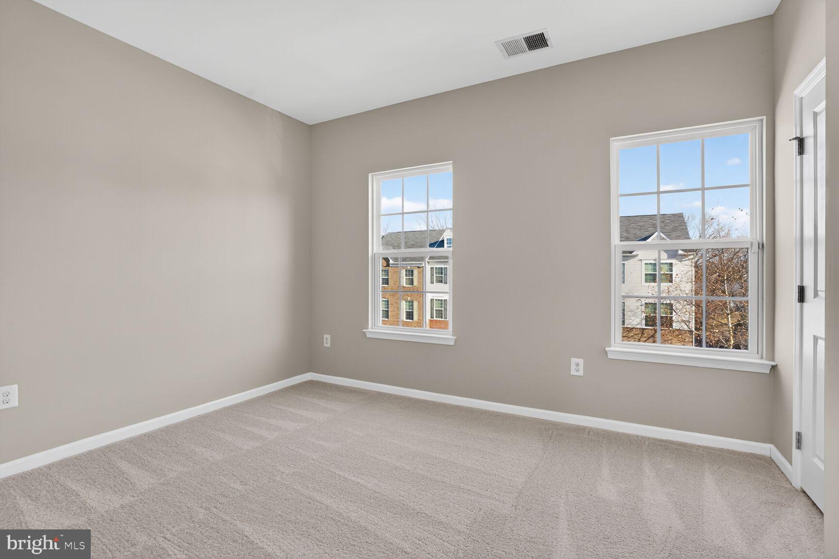 FEATHERSTONE STATION - Residential