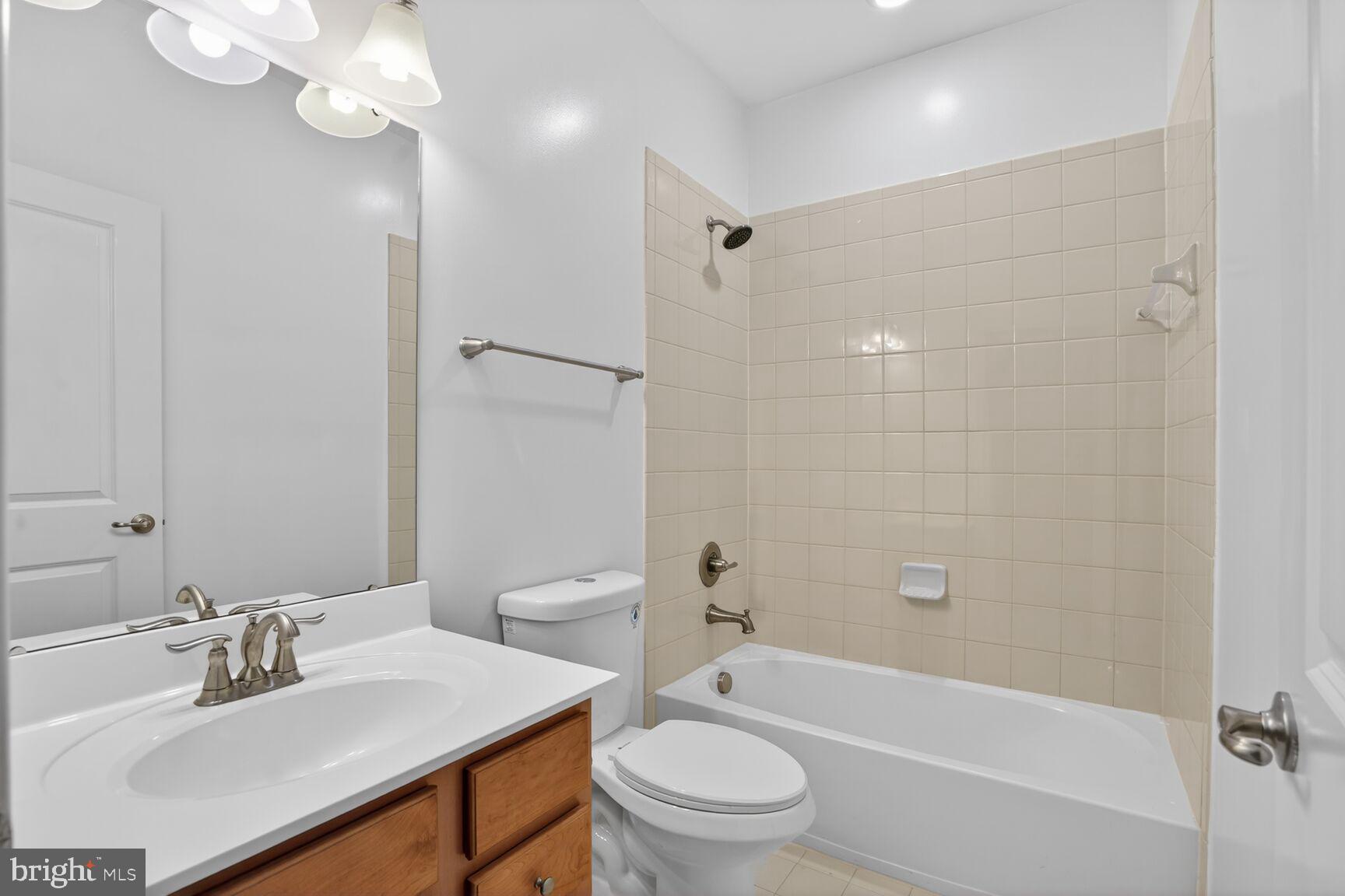 FEATHERSTONE STATION - Residential