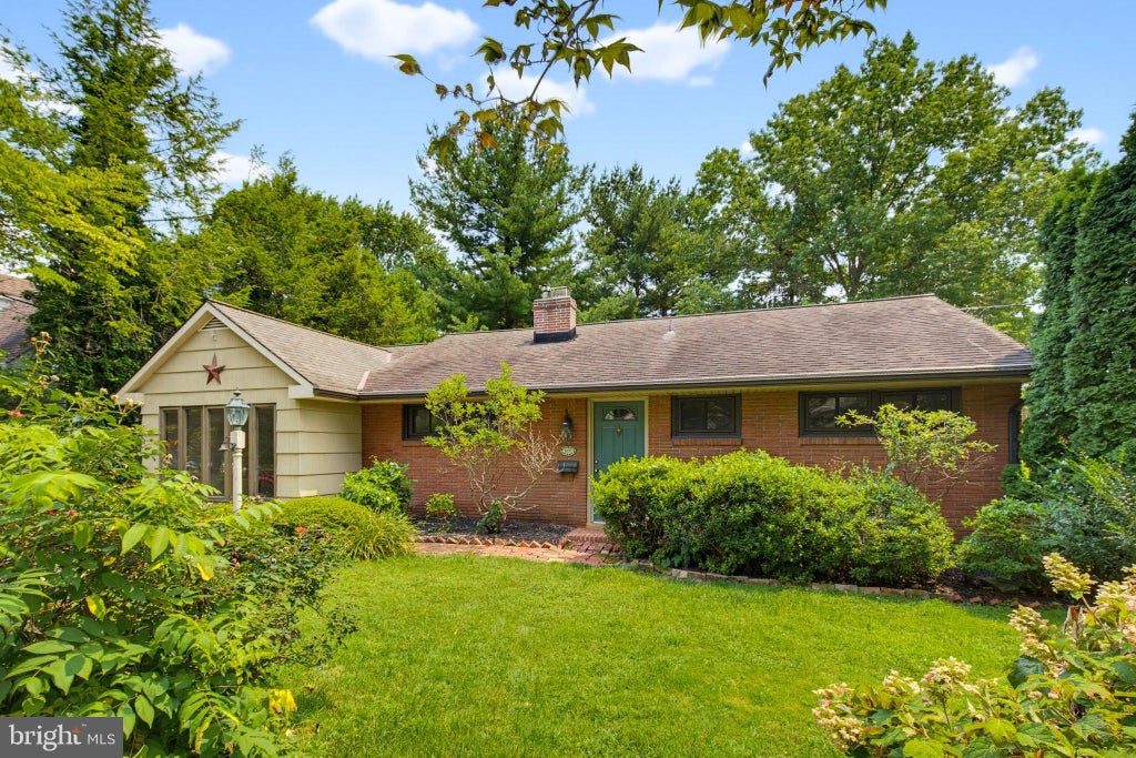 Photo of 617 Capri Road, LANCASTER, PA 17603 (MLS # PALA2092592)