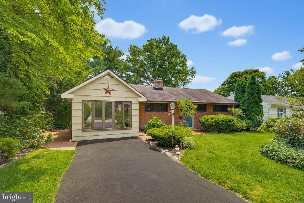 Photo of 617 Capri Road, LANCASTER, PA 17603 (MLS # PALA2092592)