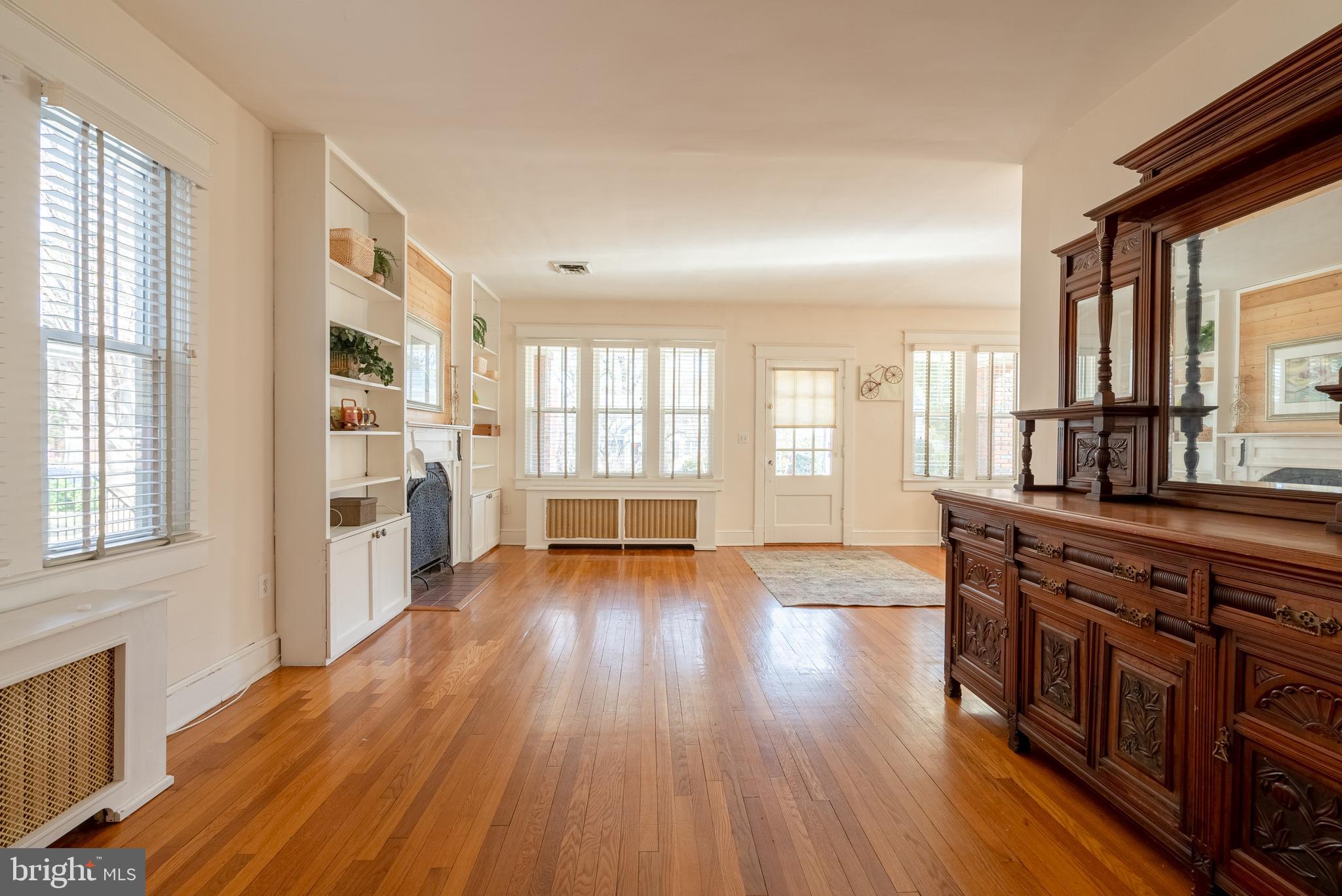 CALVERT HILLS - Residential