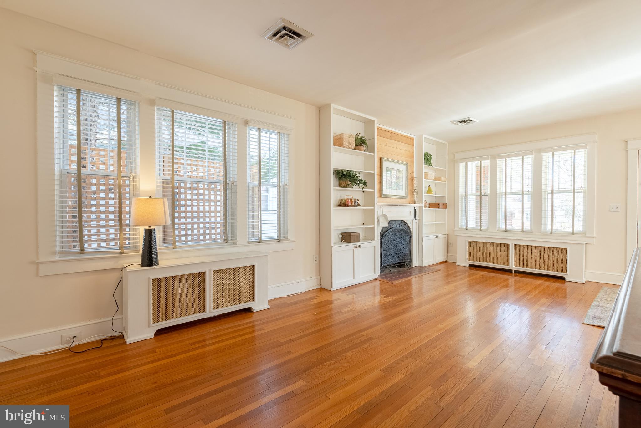 CALVERT HILLS - Residential