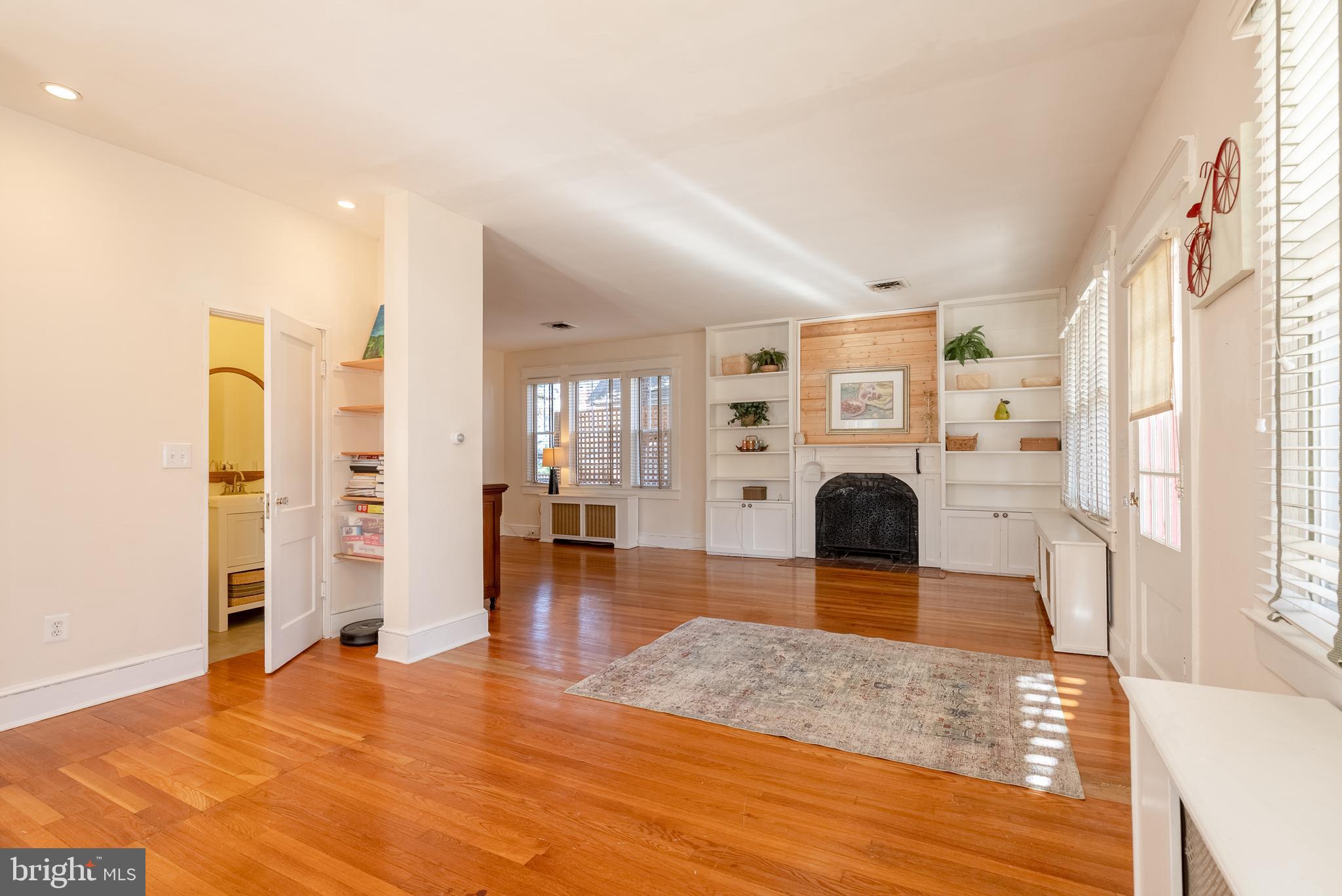 CALVERT HILLS - Residential