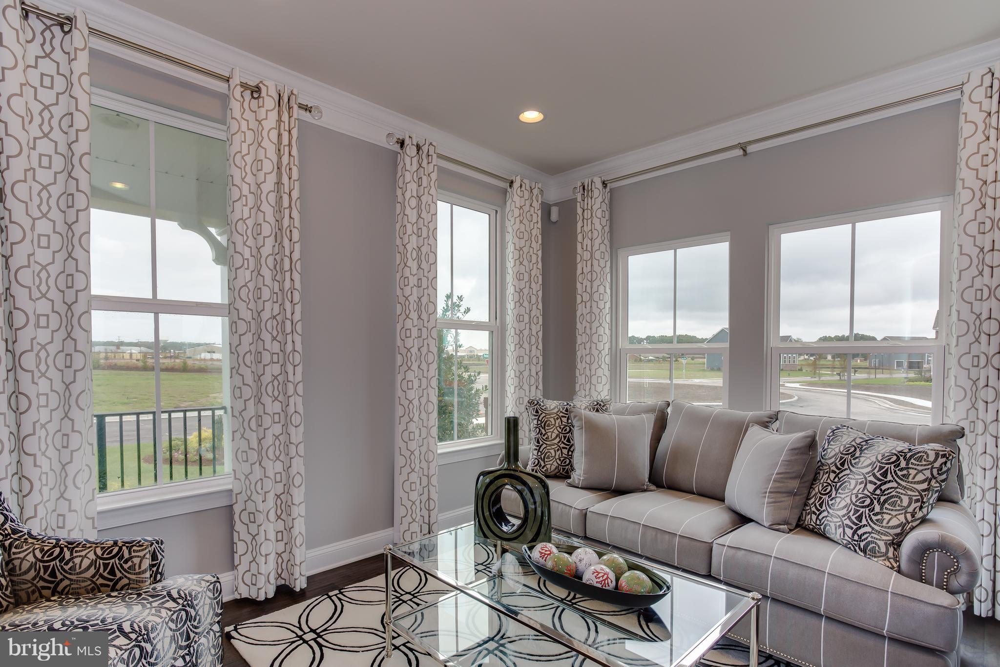 OAK CREEK SINGLES - Residential