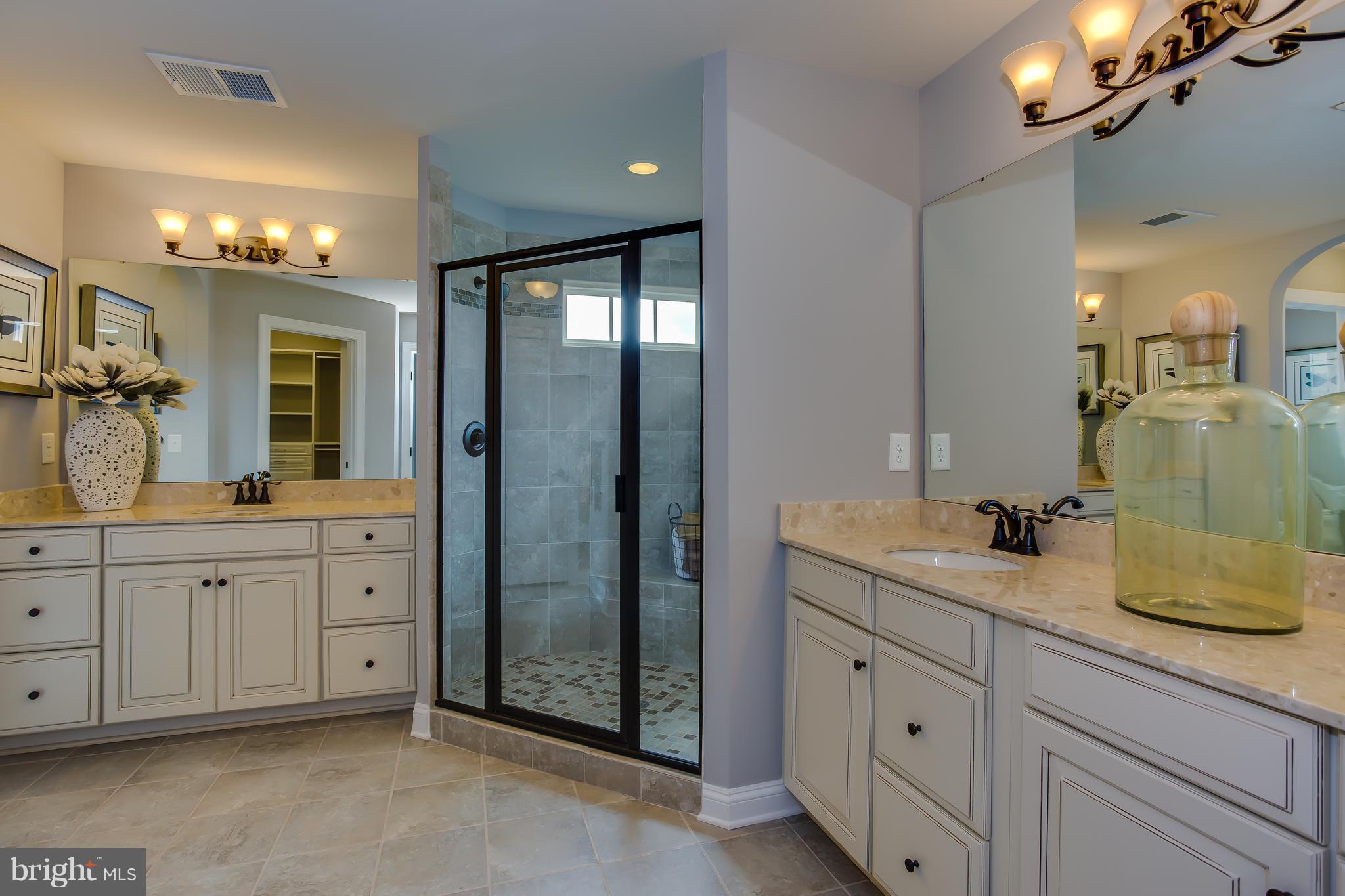 OAK CREEK SINGLES - Residential