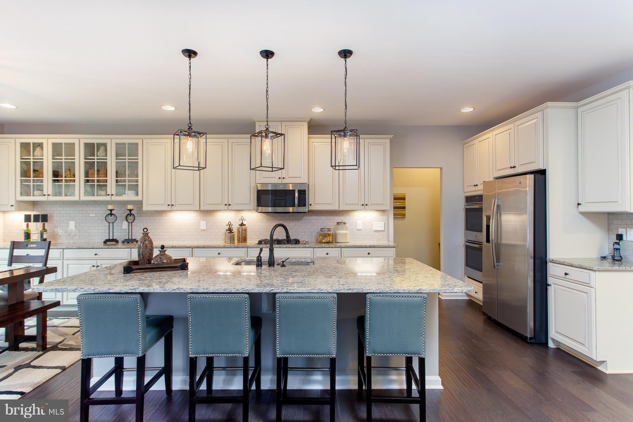 OAK CREEK SINGLES - Residential