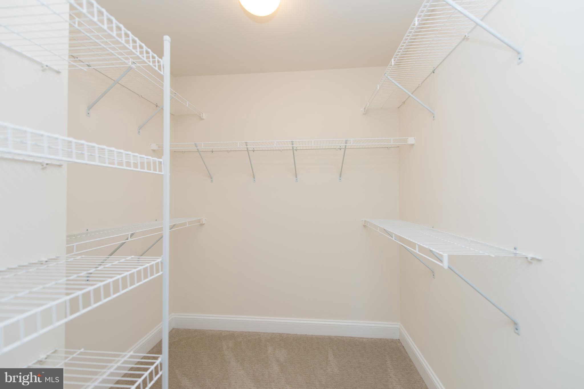 OAK CREEK SINGLES - Residential