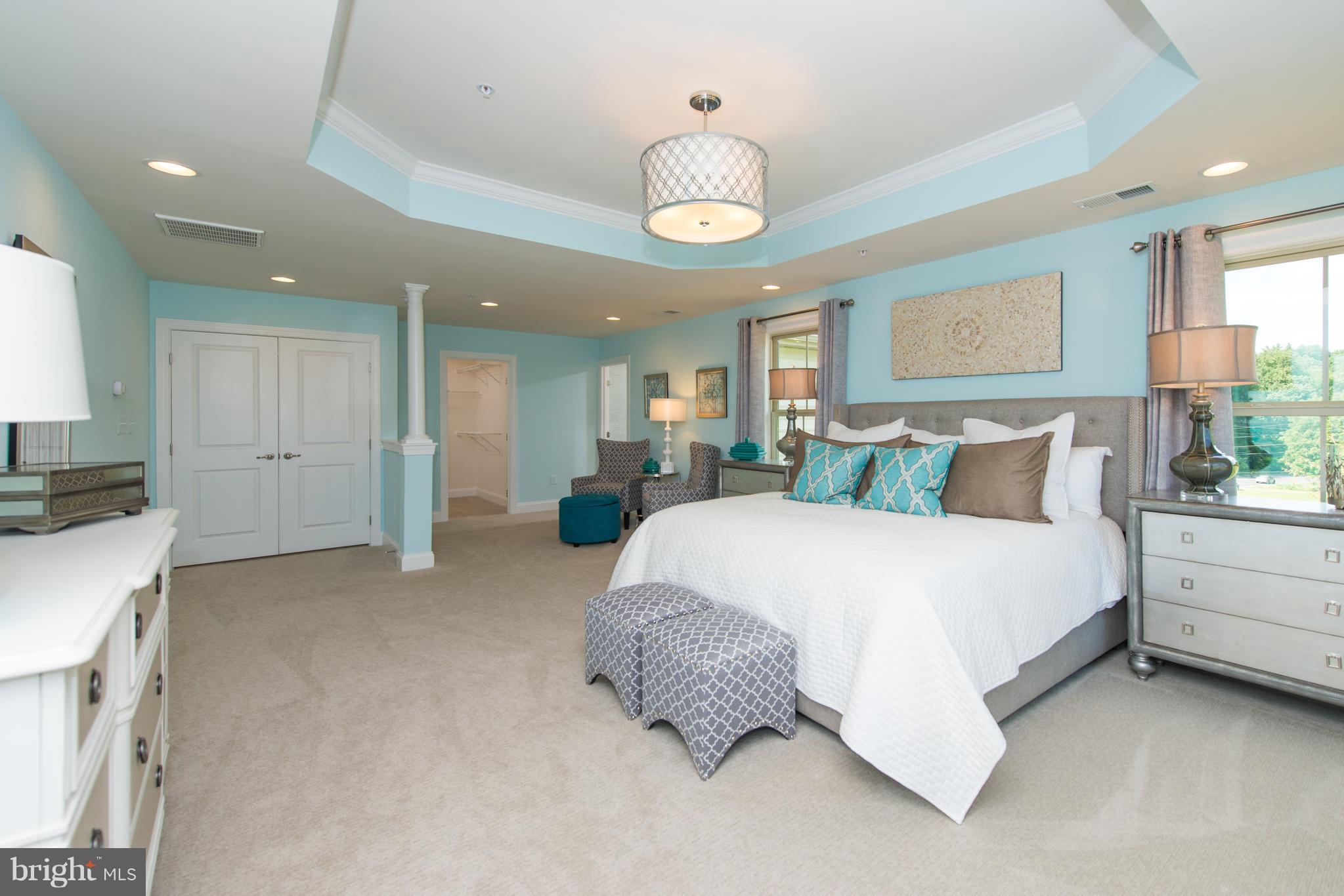 OAK CREEK SINGLES - Residential