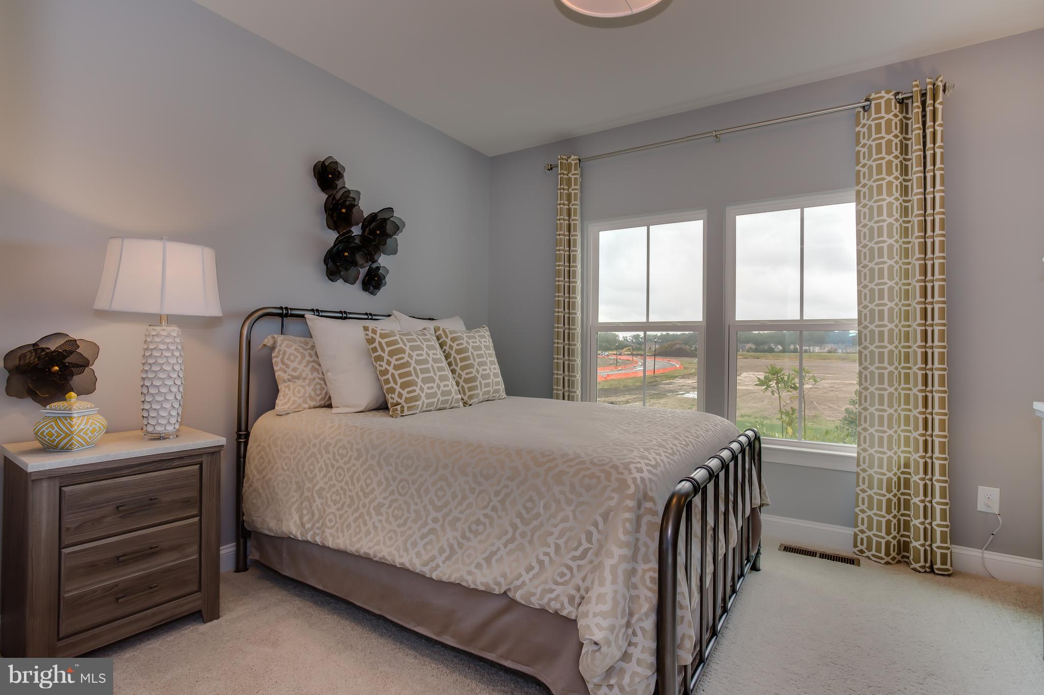 OAK CREEK SINGLES - Residential