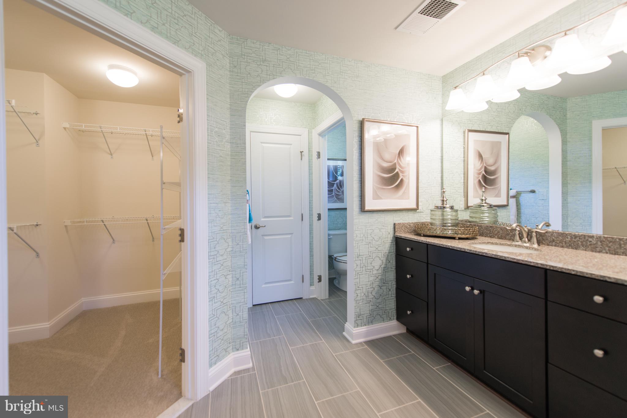 OAK CREEK SINGLES - Residential