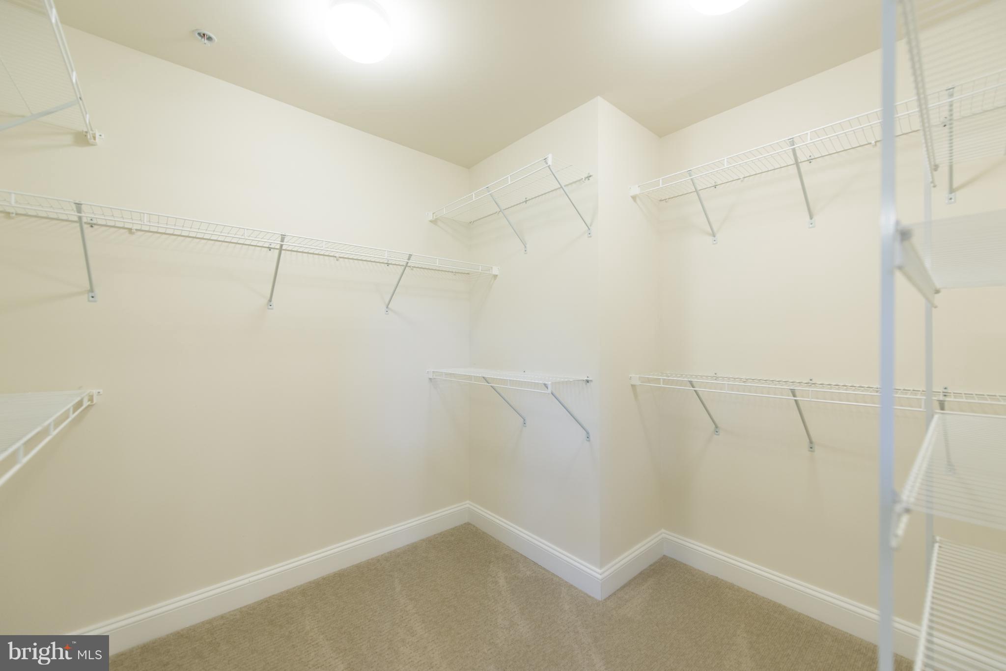 OAK CREEK SINGLES - Residential