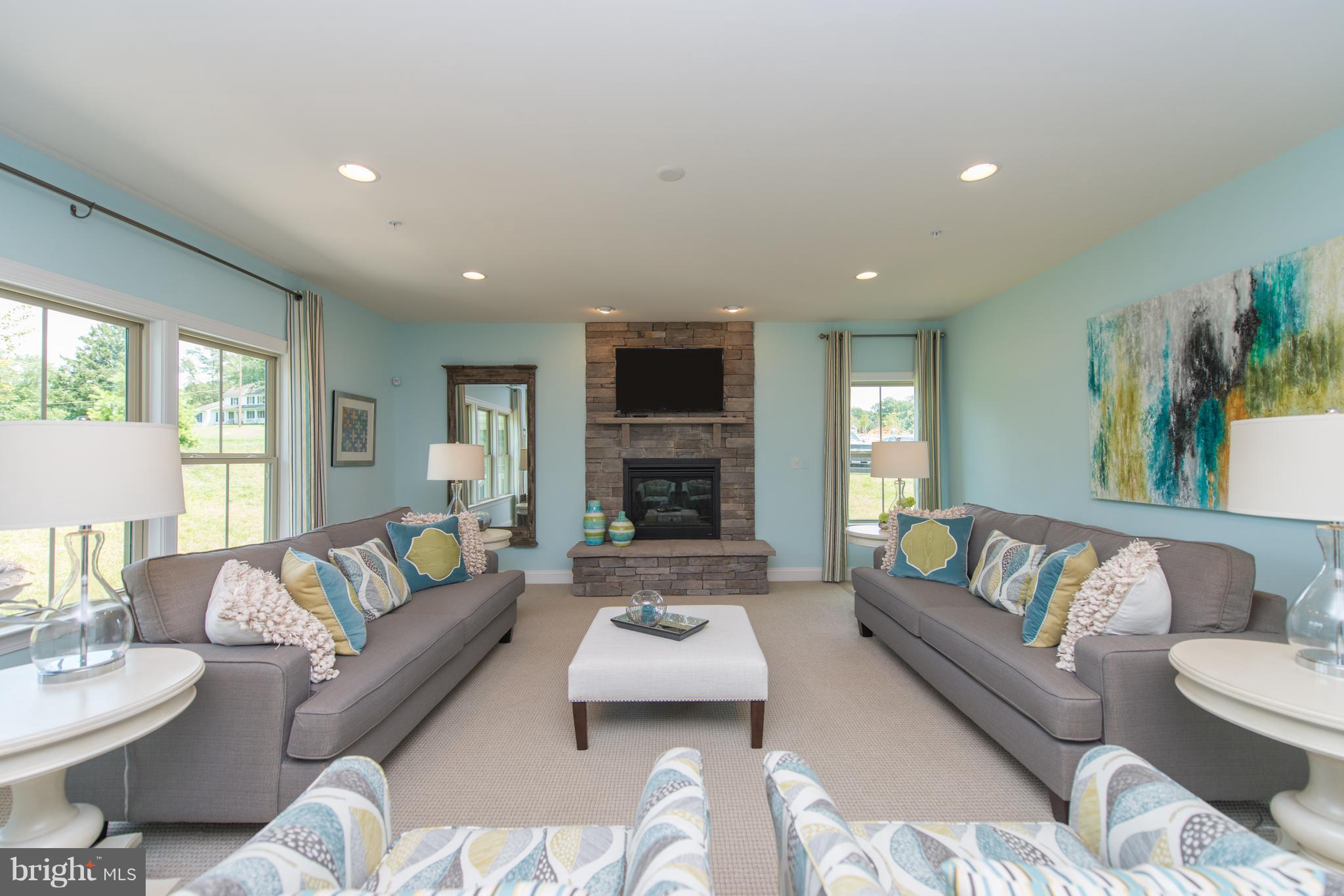 OAK CREEK SINGLES - Residential