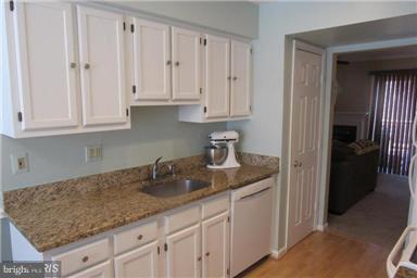 VILLAGE OF THOMAS RUN - Residential Lease