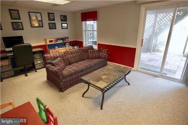 VILLAGE OF THOMAS RUN - Residential Lease