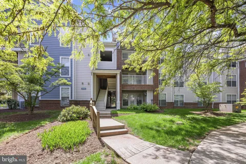 20985 Timber Ridge Terrace Unit 303, Ashburn, VA MLS: VALO2094476