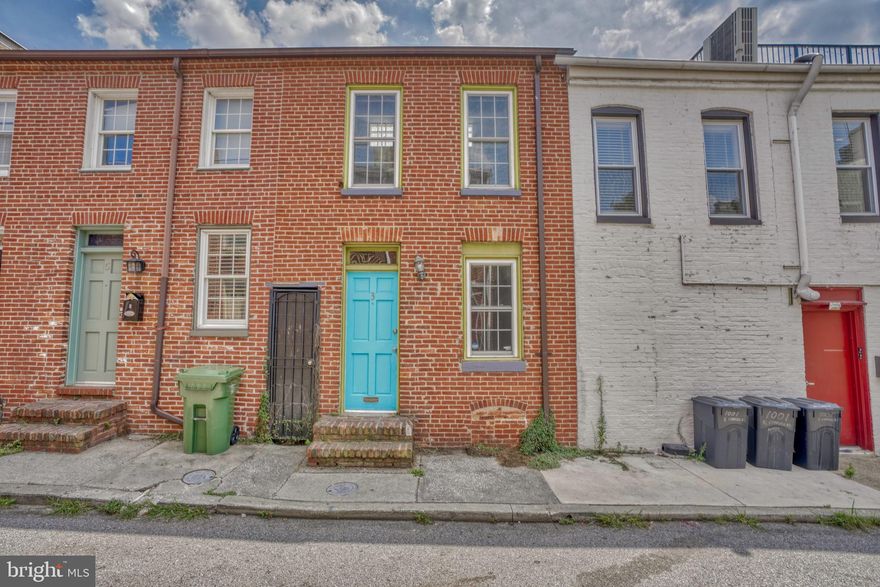 Sweet and petite on a charming street. Cheery one bedrooom and den with wood floors, vaulted 2nd floor ceilings, newly renovated full bathroom, lovely center kitchen with breakfast bar, butcher block counters, subway tile, separate breakfast room or office , rear shared courtyard, washer and dryer and central air.  Landlord has a minimum credit score requirement of 680.  Please note that the den is small and will not work as another bedroom. This is suitable only as a one bedroom. Tenant pays $75 flat fee to Cummings & Co. This is only if your lease is accepted and is per lease not per person.