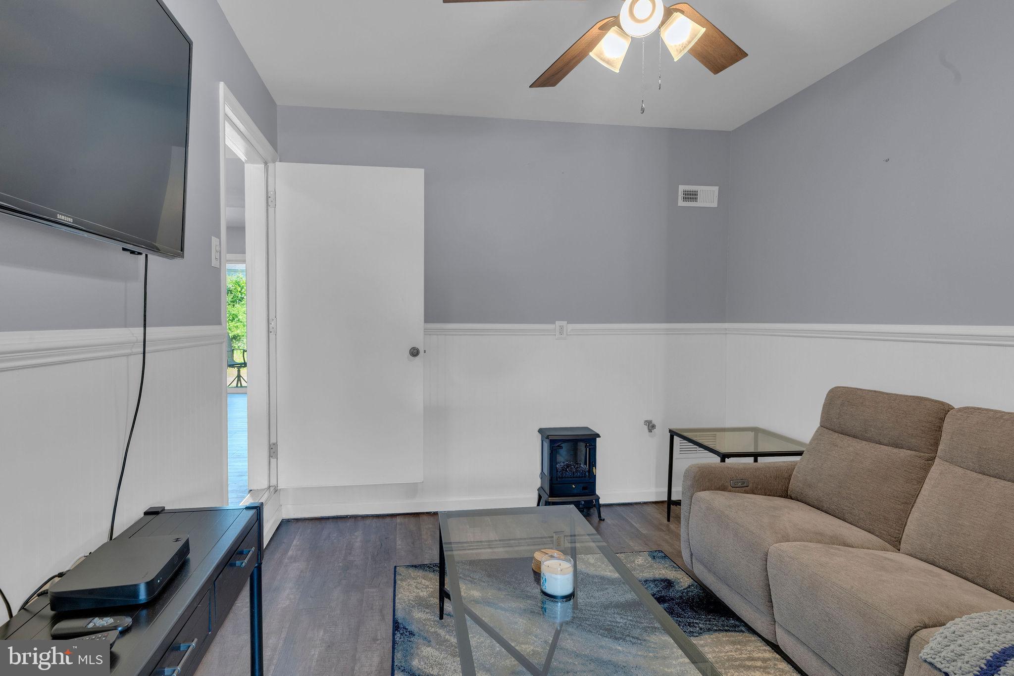 EMERALD HOLLOW ESTS - Residential