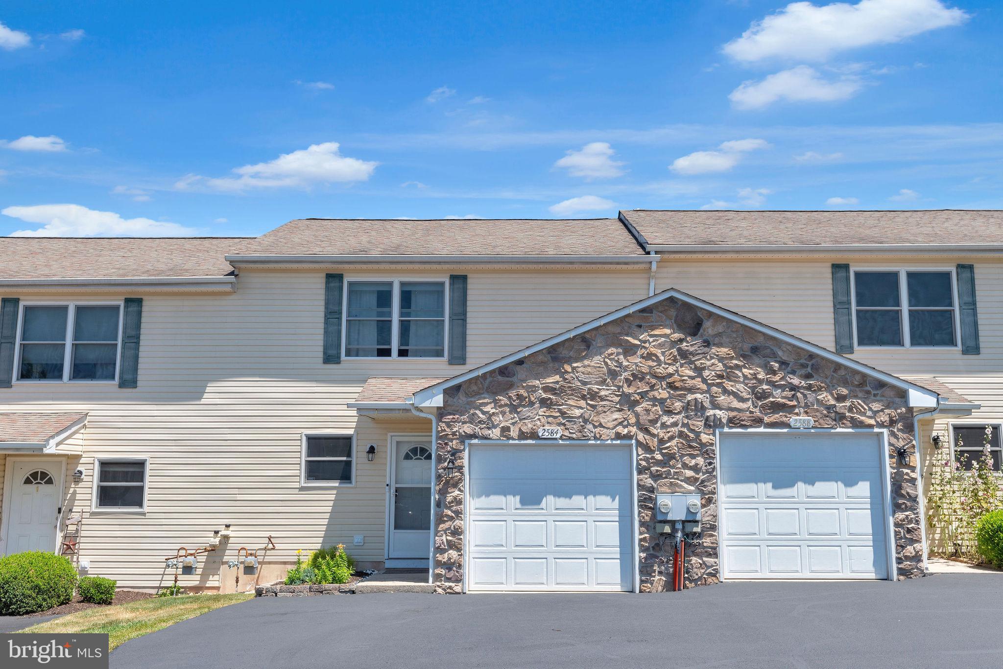 EMERALD HOLLOW ESTS - Residential