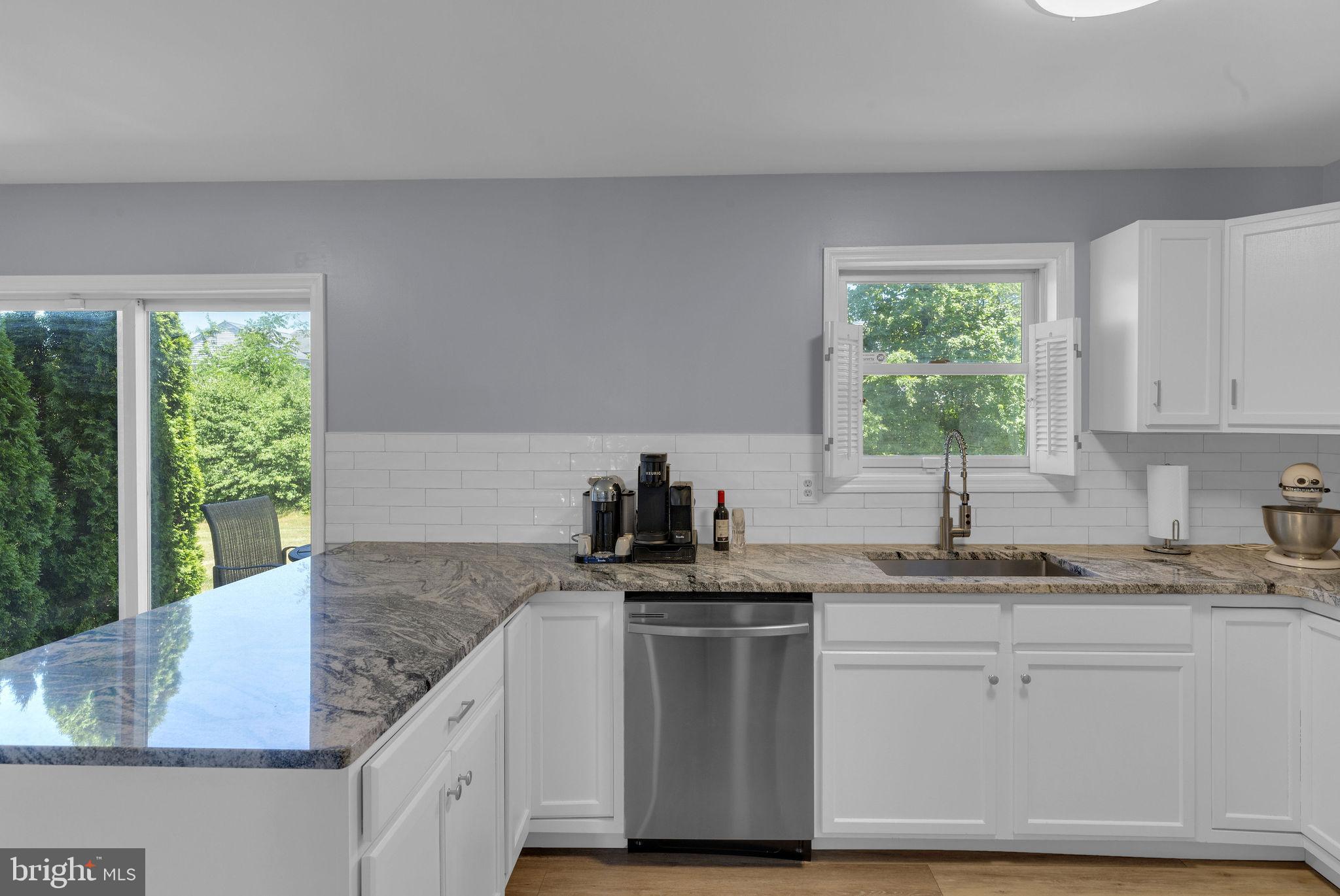 EMERALD HOLLOW ESTS - Residential