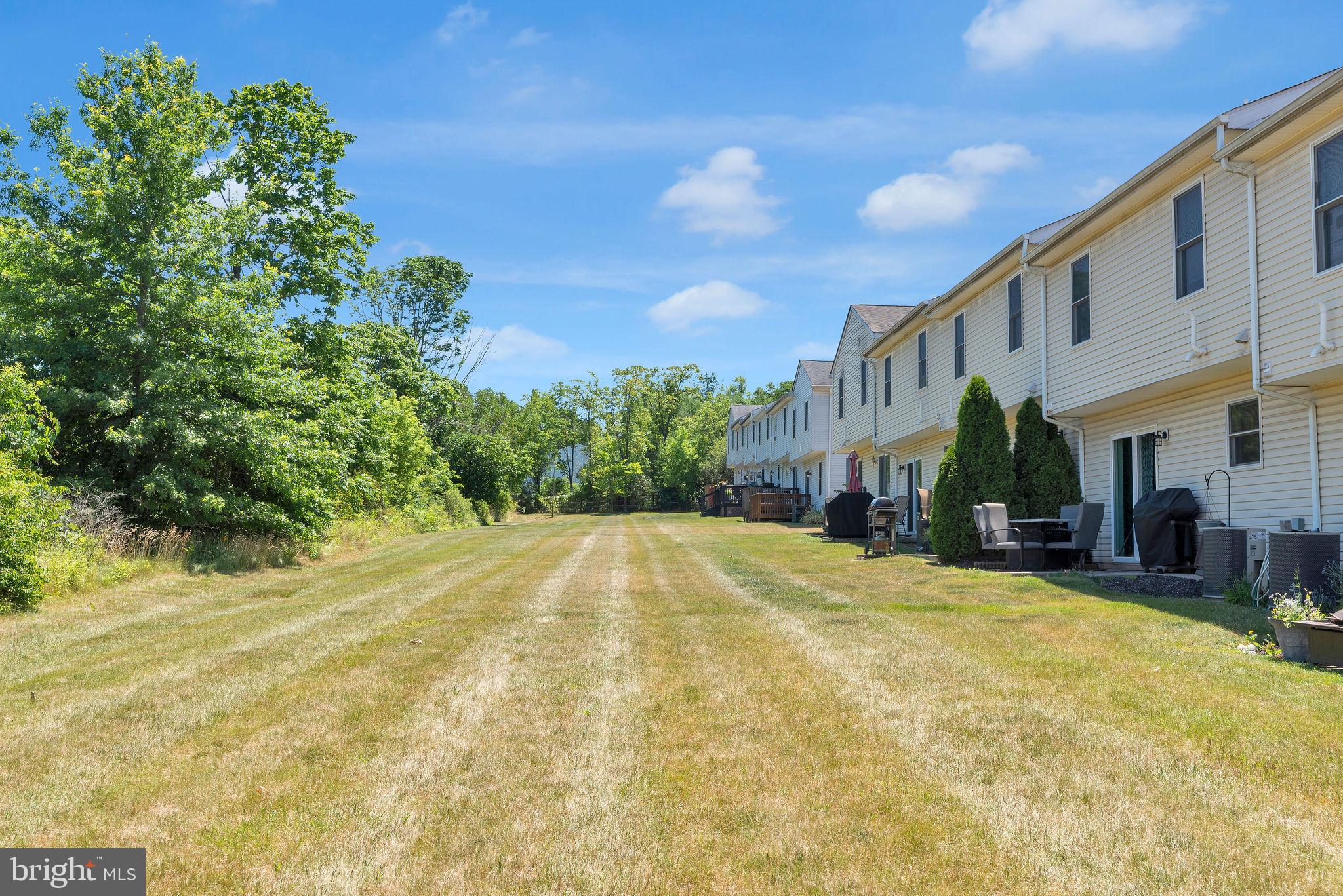 EMERALD HOLLOW ESTS - Residential