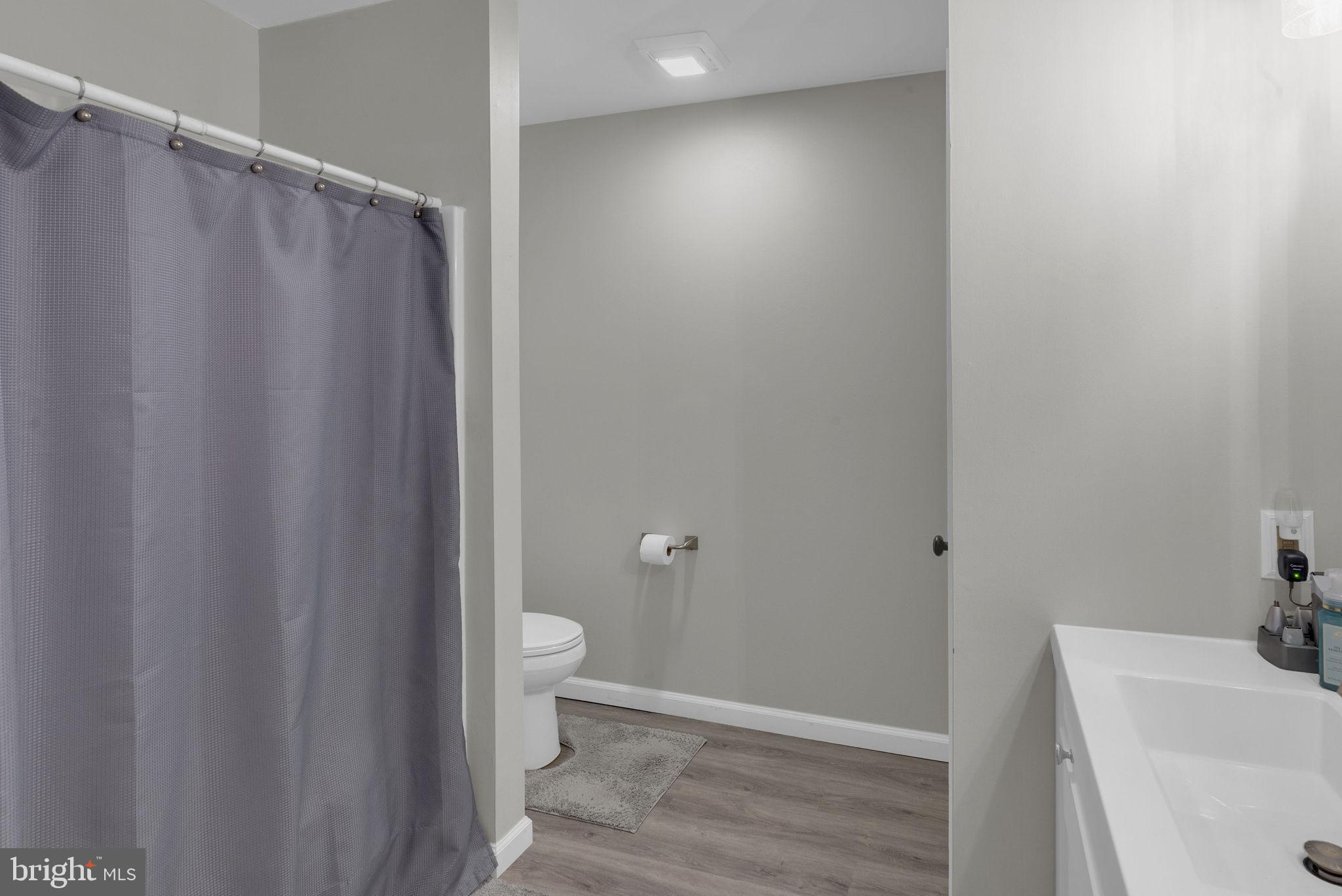 EMERALD HOLLOW ESTS - Residential