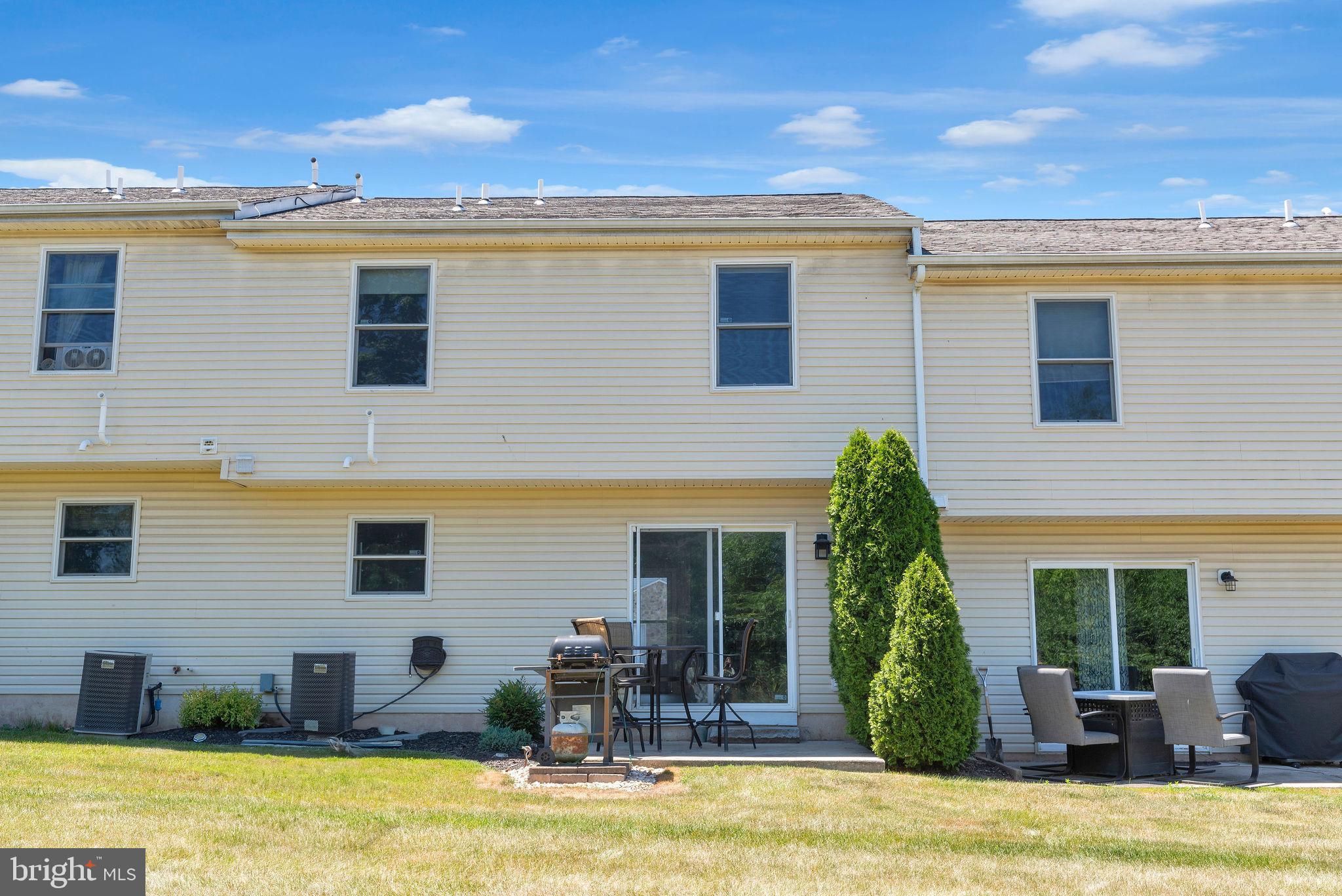 EMERALD HOLLOW ESTS - Residential